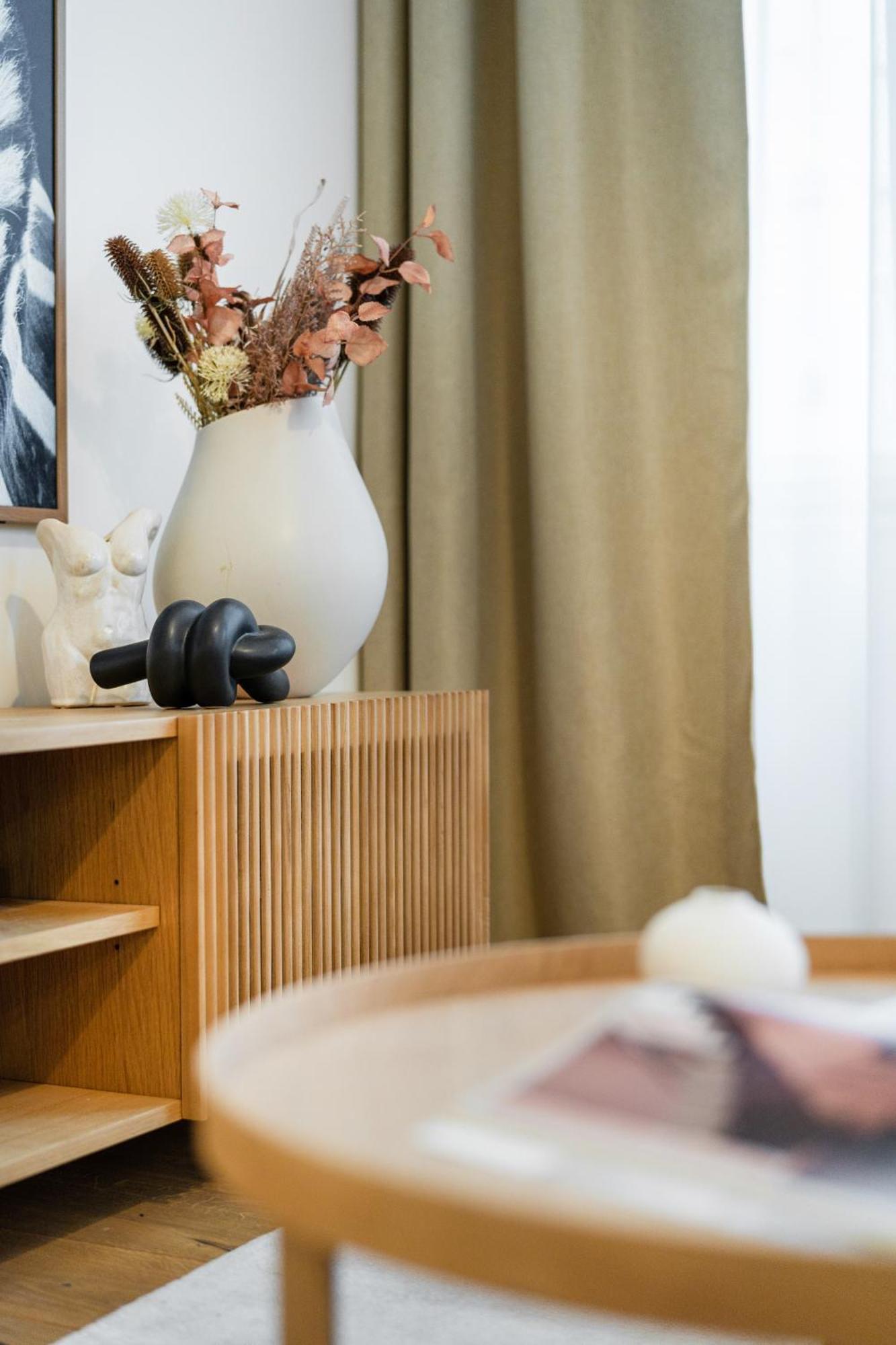 Cozy Wenceslas Square 700m Apartment, Praga